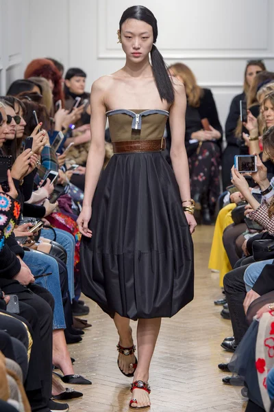 Look 28